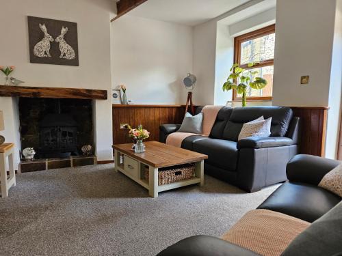 Above Rubies- The Old Shuttleworks, Cozy Cottage