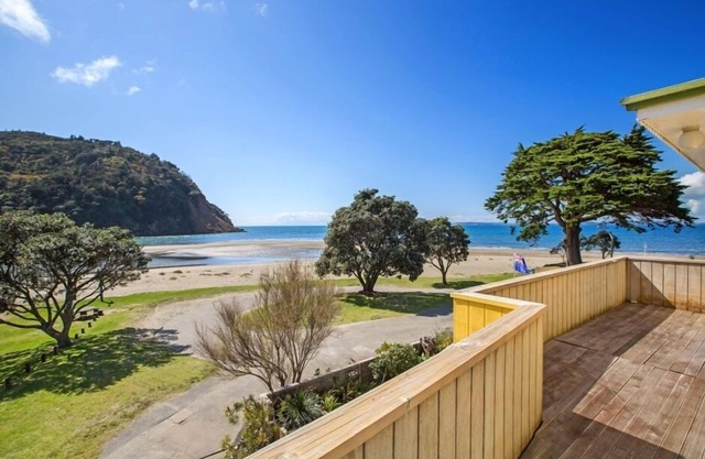 Absolute Beachfront Holiday Home!