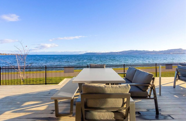 Absolute lakefront house