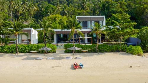 Absolute Luxury Villa Malouna- Beachfront 6 Bedrooms Plus 2 Kids Bunk Room