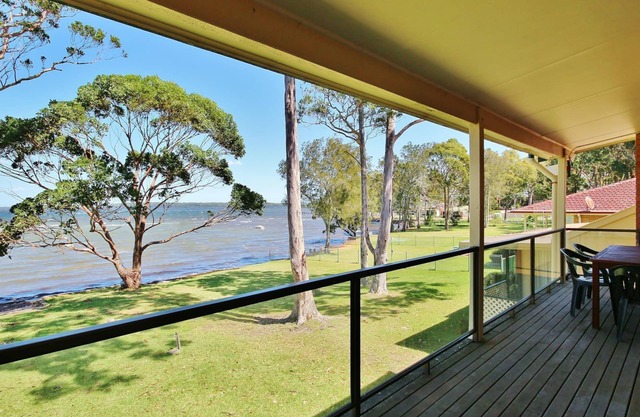 Absolute Waterfront - Belle Escapes Jervis Bay