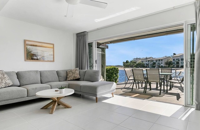 Absolute Water Frontage on Noosa River! Unit 5 Driftwood, 9 Barbados Crescent