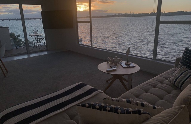 Absolute waterfront - modern, spacious apartment with stunning waterfront views