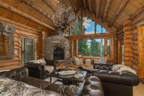 Absolutely amazing slopeside mountain lodge with spa
