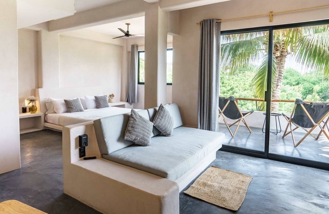 AC Bed | Ocean View | Surf | 47 Steps to Beach