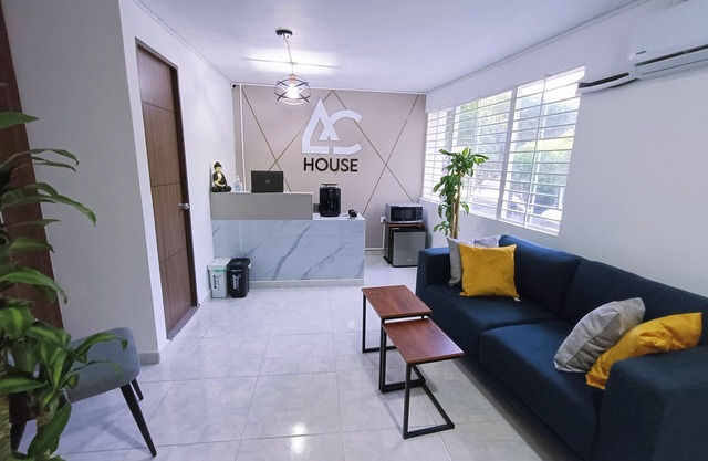 AC - House Laureles - Self Checking