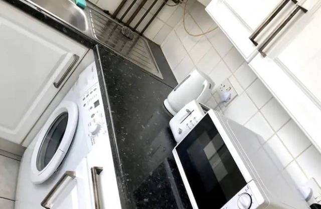 Ac Lounge 115 1-bed Apartment in Rochford