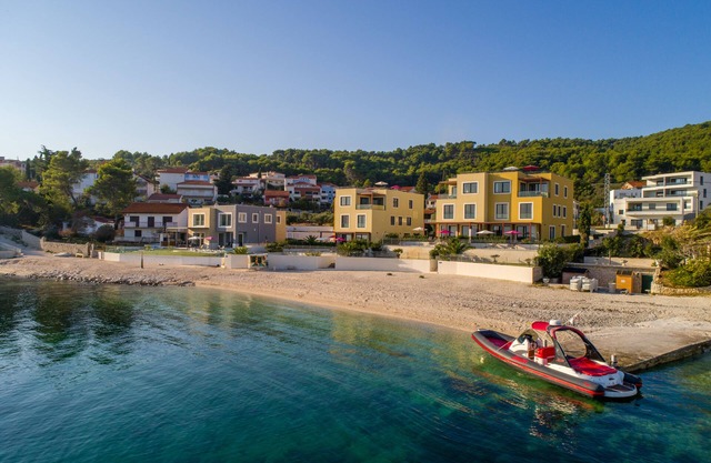 Acadia Beach Villas & Apartments, Slatine