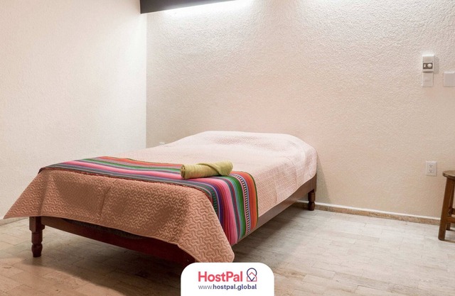 Acapulco Escape | Budget & Centric Room