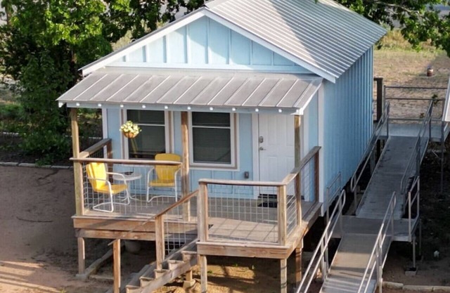 Accessible Queen Bed Cabin #16 near River
