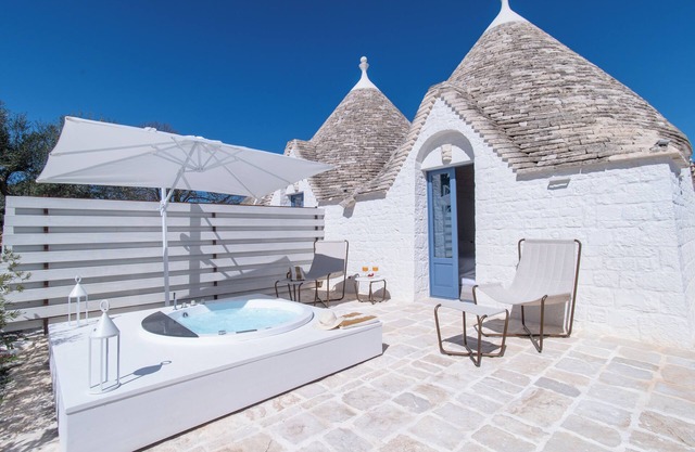 Accoglienti Trulli Immersi Nella Campagna, L'ideale per ci Cerca Tranquillità