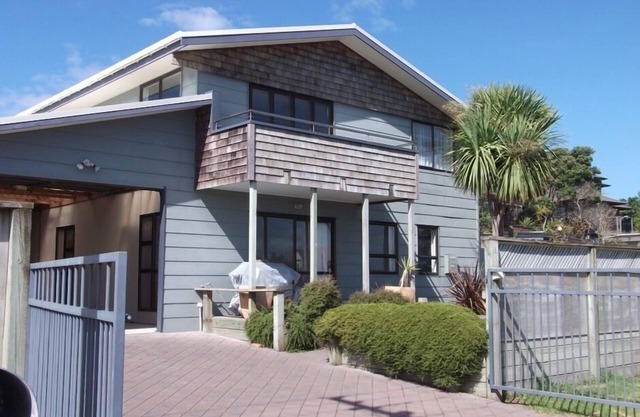 ACCOMMODATE 19 - OCEAN FRONT.