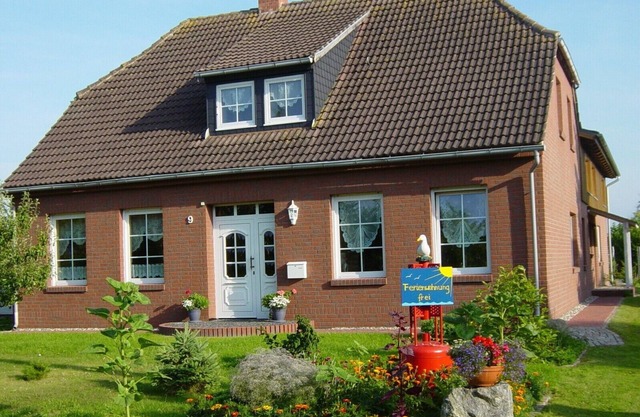 Accommodation in natural quiet residential area in the former captain's house