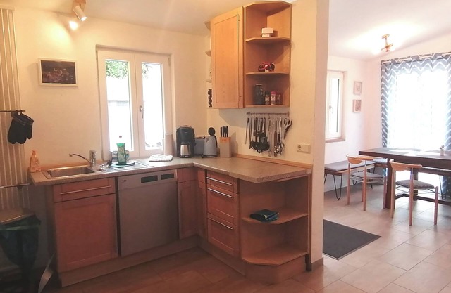 Accommodation for 6 guests with 3 bedrooms, 3 bathrooms & parking spaces