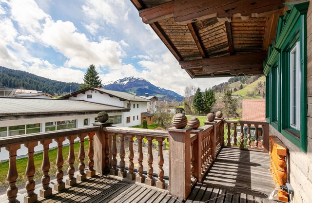 Accommodation for small groups, ski bus nearby