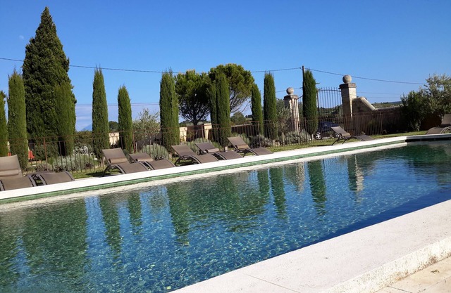 Accommodation in Drôme provençale in an 18th century farmhouse with swimming pool