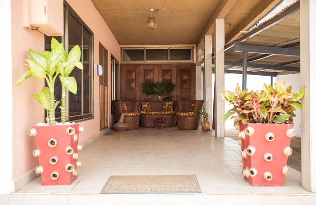 Accra, Airport Residential, <3miles from KIA Airport 4 beds/family,Groups,Acc