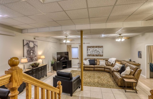 Aces & Eights | 5 Bed, 3 Bath