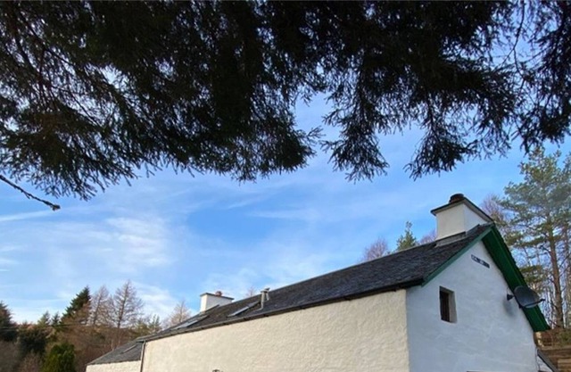 Achluachrach Cottage No.3 - a cottage that sleeps 6 guests in 3 bedrooms