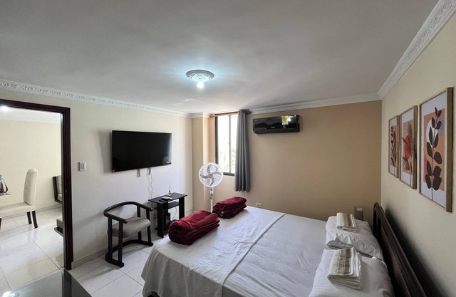 Acogedor apartamento en El Rodadero, Santa Marta. TV, WiFi, AC. Frente al mar.