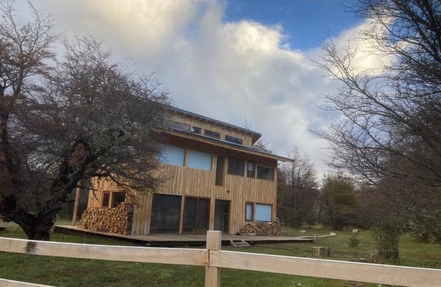 Acogedora Casa a Pasos Parque Nacional Cerro Castillo en Medio de Bosque Nativo