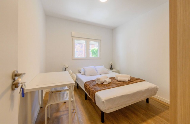 Acogedora habitación con cama doble cerca al Polideportivo Los Cantos en Alcorcón SAP35A