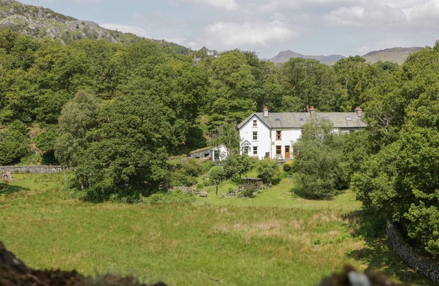 ACORN COTTAGE, pet friendly, character holiday cottage in Coniston