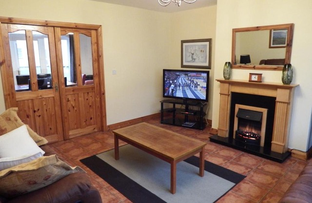 Acorn Lodge - Deluxe 3 Bedroom House in Killarney Holiday Village