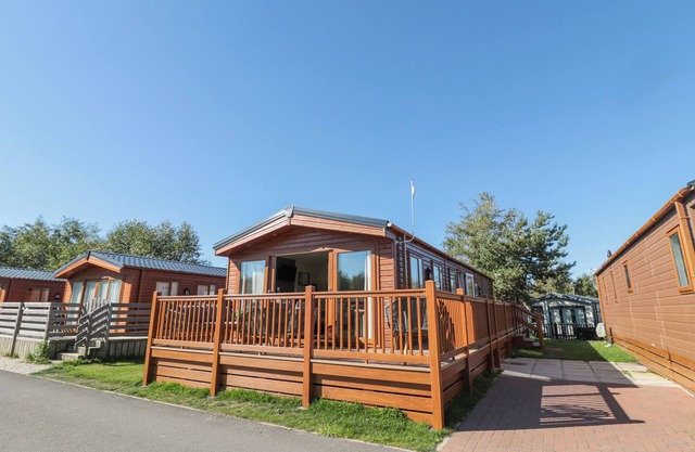 ACORN LODGE, pet friendly, with hot tub in Felton