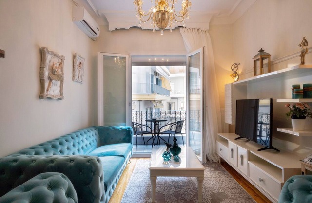 Acropolis Deluxe Apt Must