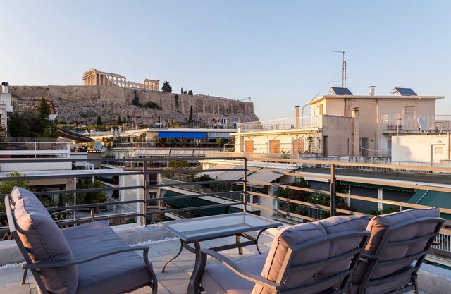 ACROPOLIS STYLISH SUITE