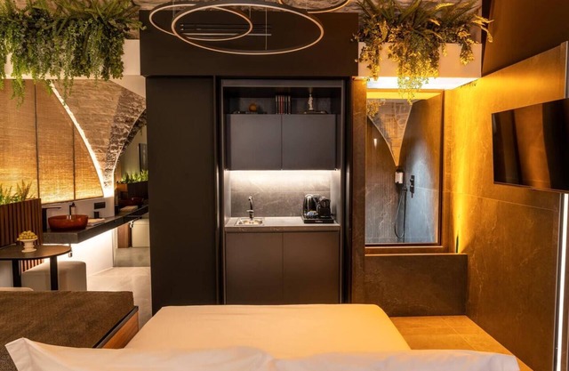 Adalina Luxury Suite, Giovinazzo, Luxury Suite with an in-cave Spa Bath