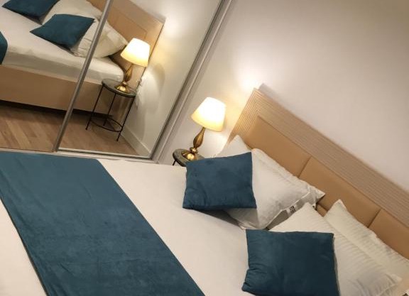 Adams Apartment Onix Blue