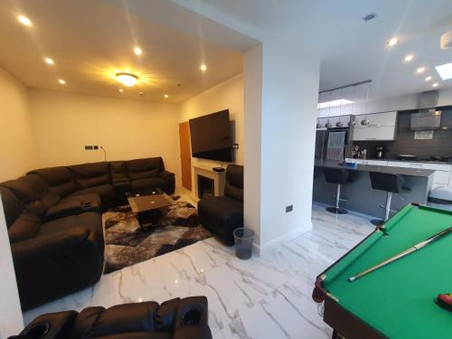 Adams Hill Luxury Homestay