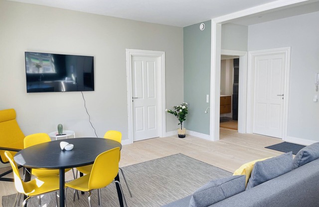 aday - 2 bedroom with modern kitchen and free parking