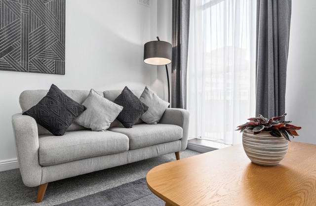 Adjacent to Buckingham Palace & Westminster Abbey
