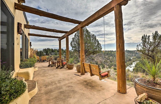 Adobe Home - River & Mtn Views w/Hot Tub!