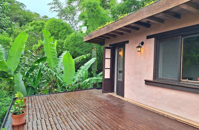Adobe Refuge. Comfort and peace in the Atlantic Forest, close to the beaches of southern SC