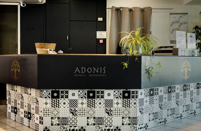 Adonis Gapotel
