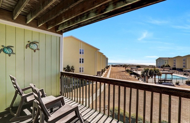 Adorable 1 bedroom condo in beautiful Surf City