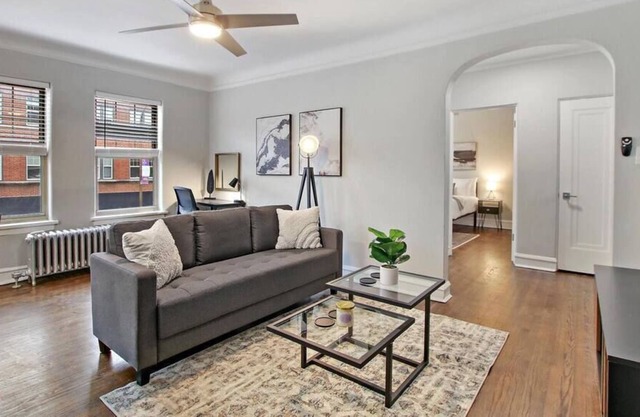 Adorable 1BR Apt in Evanston w/Onsite Laundry