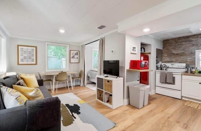 Adorable 2 BR Tiny Home in Historic San Marco!