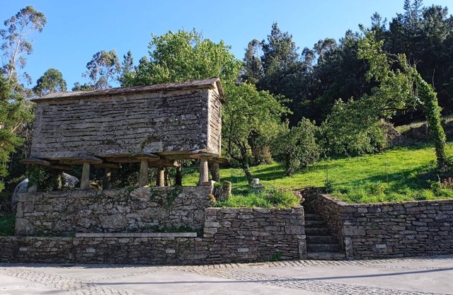 Adorable 3-bedroom house with WiFi y parquíng in O Logoso