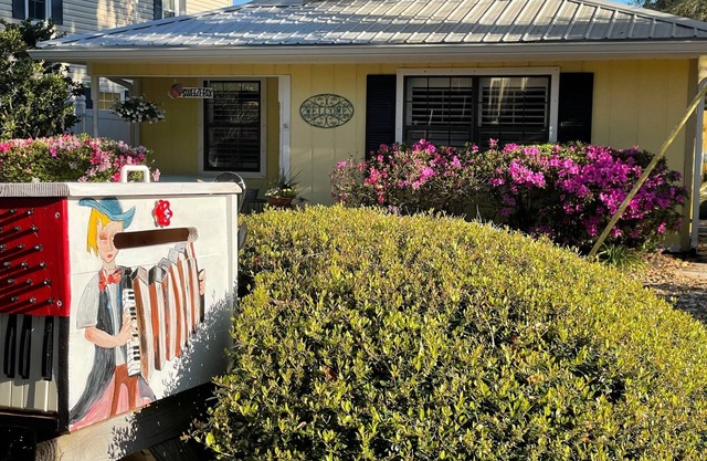 Adorable 3 bed, 2 bath Cottage in Glynn Haven SD
