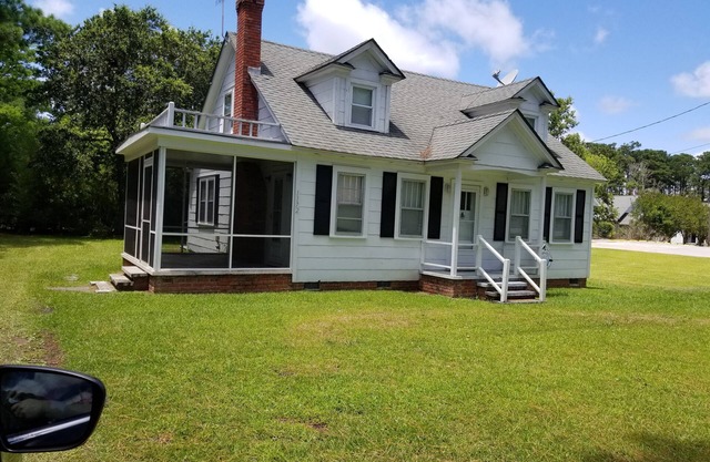 Adorable Cape Cod House in a Little Fishing Town