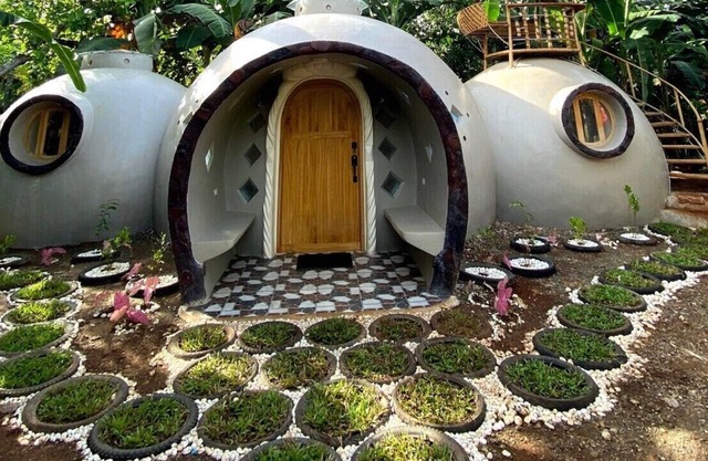 Adorable dome house with roof deck