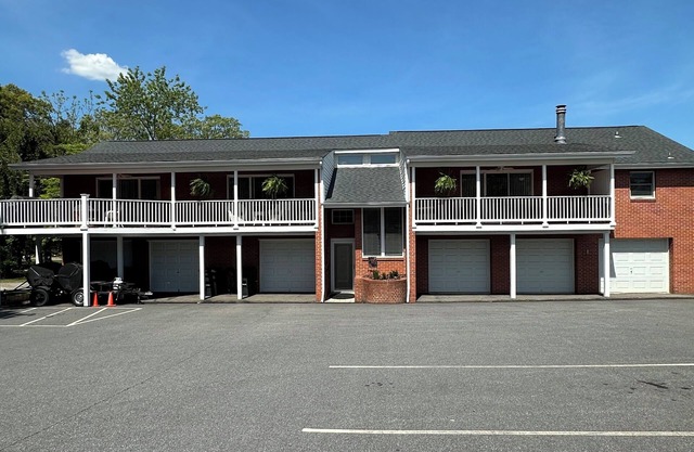 Adorable Downtown Black Mountain Retreat - Steps to Everything