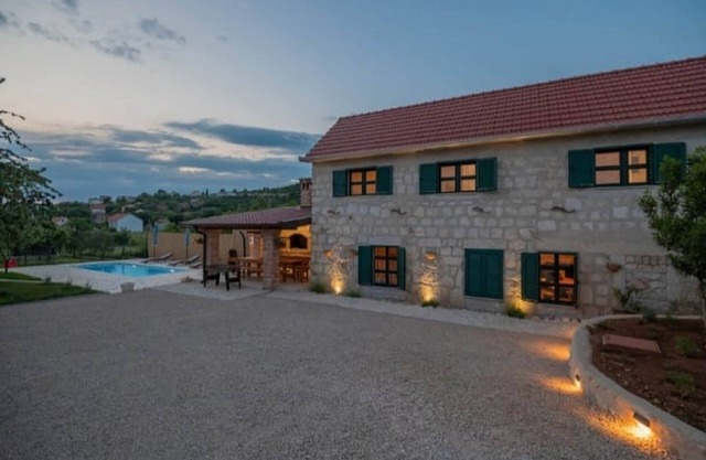 Adorable holiday home with swimming pool