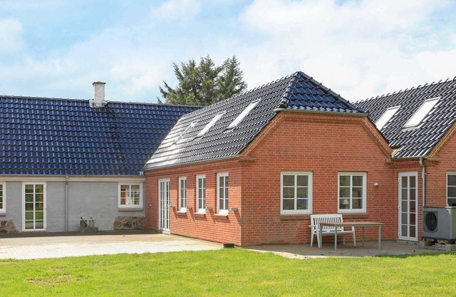 Adorable Holiday Home in Fur near Sea