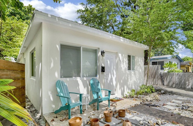Adorable home in Arsty and Eclectic Coconut Grove